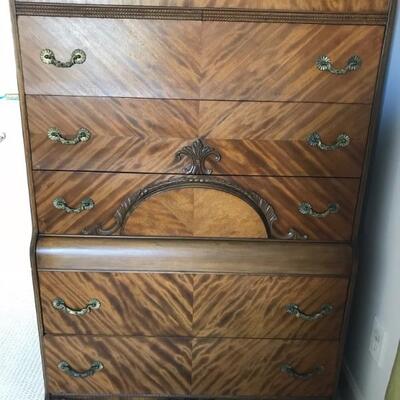waterfall chest of drawers $250
36 X 18 X 53