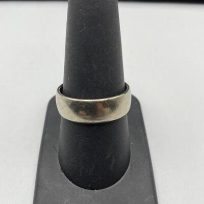 14K Gold Ring Size 9 Total Weight 6.4g