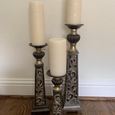 Trio of Light Brown Wood Pillar Candle Holders w/
Pillar Candles