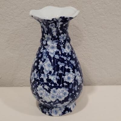 Blue & White Asian Floral 8in Vase