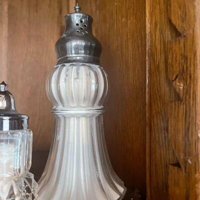 salt and peper shaker