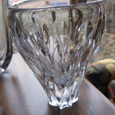 Lindstrand crystal vase  BUY IT NOW $ 165,00