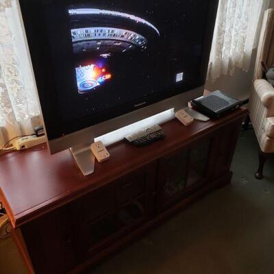 Panasonic Viesa Plasma TV, works 100 percent. Has HDMI.