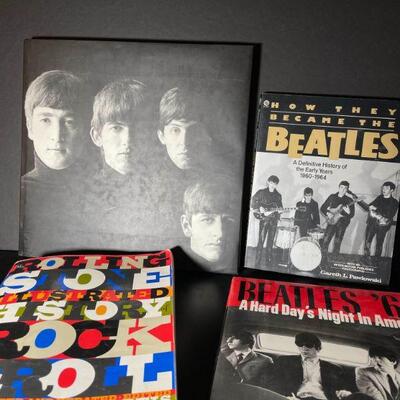 The Beatles White Album
The Beatles Abbey Road
The Beatles Neon Sign
UNOPENED The Beatles - The U.S. Albums Box Set
The Beatles Yellow...