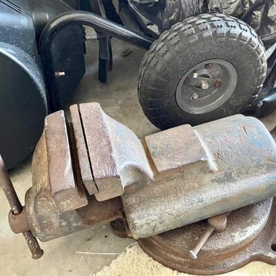 Large bench mount vise