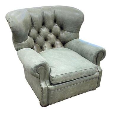 Lot 016
Beacon Hill Leather Club Chair