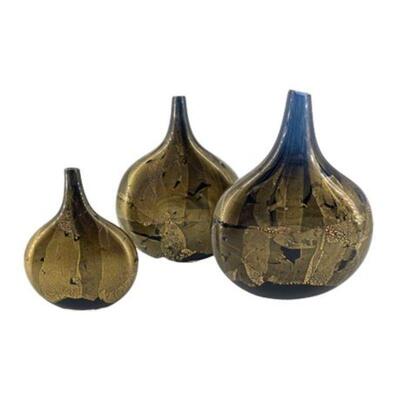 Lot 058
Michael Harris Isle of Wight Black Art Glass Gold Leaf Vase Trio