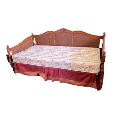 Lot 020
French Provincial Style Day Bed