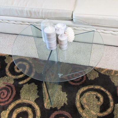 A vintage glass coffee table - how fun and modern.