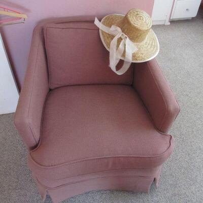 Cute mid-century swivel rocker chair