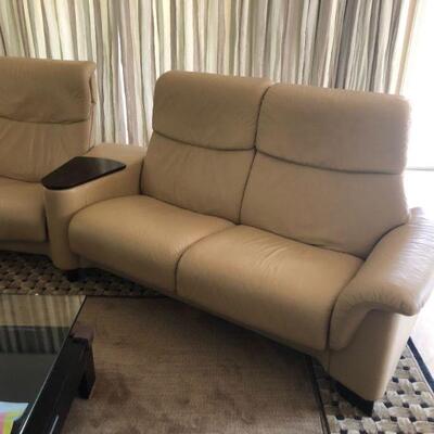 $600 - Leather reclining sectional 