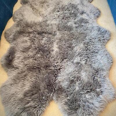 6 pelt sheepskin rug