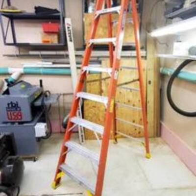 Werner 8ft Fiberglass Step Ladder rated for 300 lbs. Item in good used condition. 