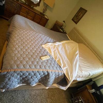 serta split king adjustable  (head & foot) and massage bed 