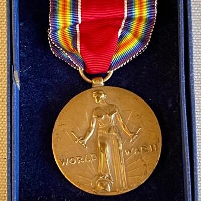US WW II commemorative service medal