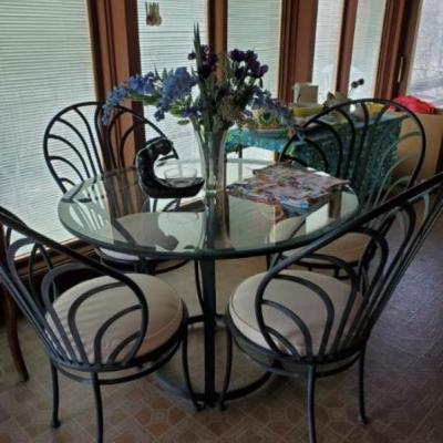 Wr. Iron patio table & chairs