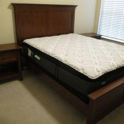 2 of 2 Haverty's Queen Ashebrook Panel Bed