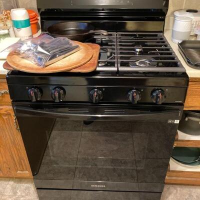 Nearly new gas stove