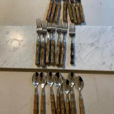 23 pc bamboo flatware