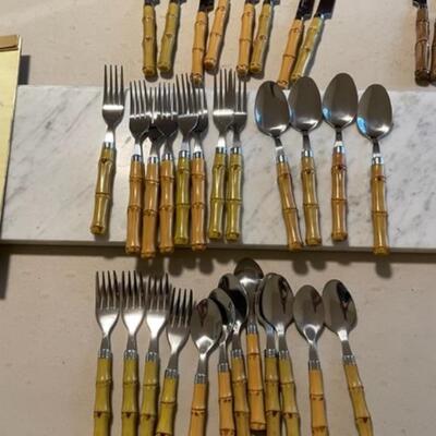 32 pc bamboo flatware