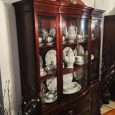 DREXEL MAHOGONY CHINA CABINET 