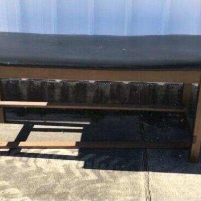 https://www.ebay.com/itm/115315627265	HT7008 Navy Leather Medical Exam Table LOCAL PICKUP		Auction Starts 04/01/2022
