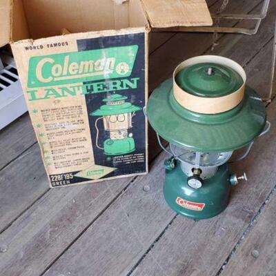 #1528 â€¢ Coleman Lantern Model Number: 228R195 Green.