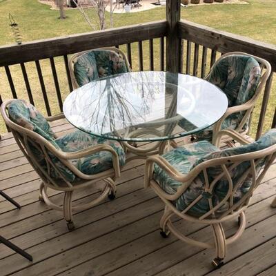 Glass Top Patio Set With 4 Cushoned Chairs 