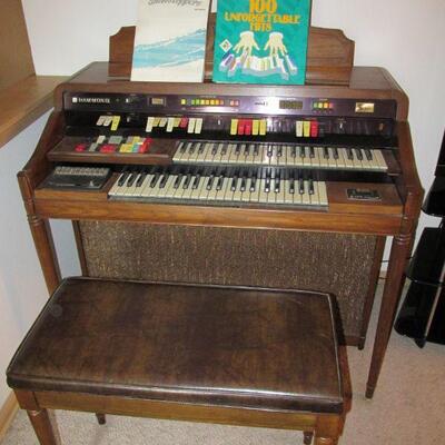 Hammond 126JM organ with Leslie speaker