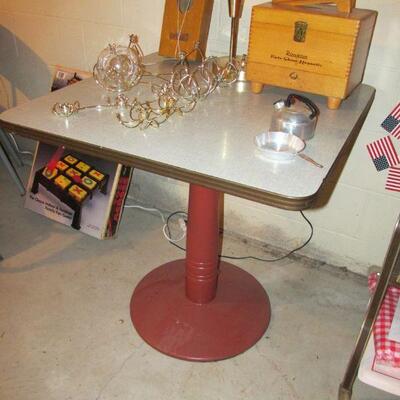Formica pedestal table