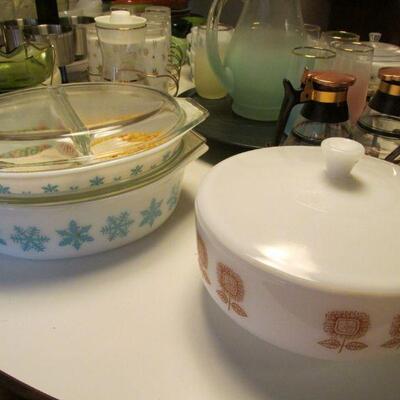Pyrex snowflake casserole dishes