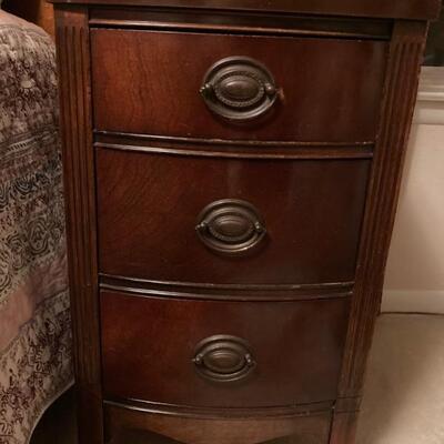 1930â€™s â€¢ Mahogany â€¢ Nite Stand â€¢ (16â€w x 18â€d x 27.5â€h)  â€¢ 120 US