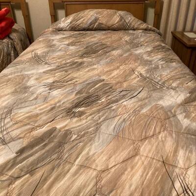 Matching Twin Beds â€¢ 300 US (pair) 