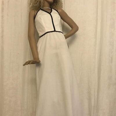 White â€¢ Halter Top â€¢ Maxi â€¢ Black Trim â€¢
Greek Key Hem â€¢ (22â€ waist) â€¢ 105 US 