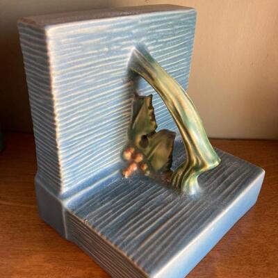 Roseville â€¢ Holly â€¢.Book Ends â€¢ 75 US (each) â€¢ (two available) â€¢ (one has small chip)