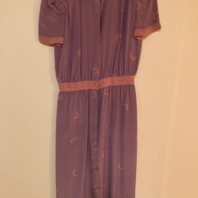 1950 â€¢ Mauve â€¢ Silk â€¢ Shirt Waist Dress â€¢ (24â€ waist) â€¢ 45 US