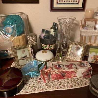 Dresser Top â€¢ (vignette)