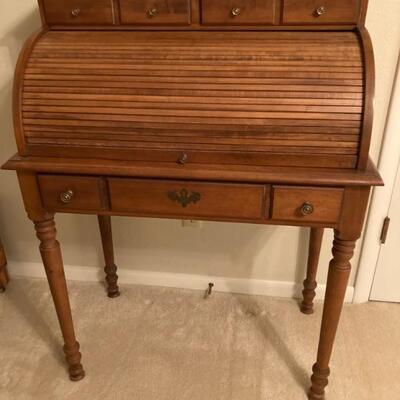 Ladyâ€™s â€¢ Antique â€¢ Roll Top Desk â€¢ (31â€w x 18â€d x 43â€h) â€¢ 450 US