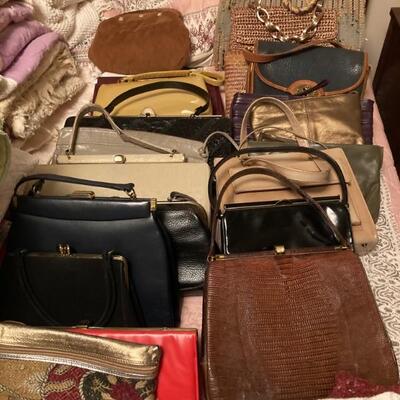Purses â€¢ (vignette)