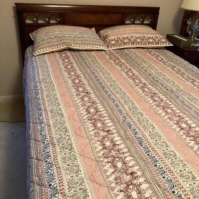 1930â€™s â€¢ Mahogany â€¢ Full/Double Bed â€¢ 225 US â€¢ (mattress & box springs sold separately) 