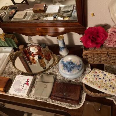  Vanity Top â€¢ (vignette)