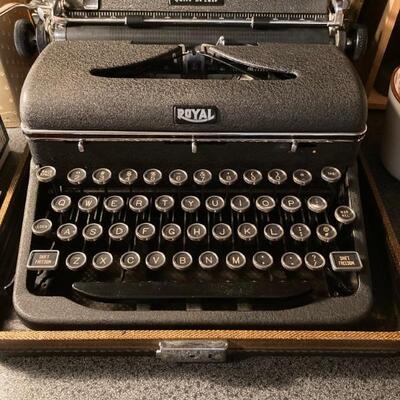   Vintage â€¢ Royal â€¢ Portable â€¢ Typewriter â€¢ 189 US 