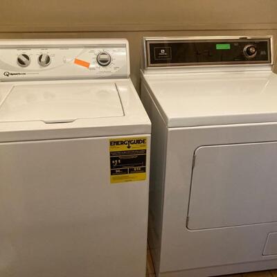 Speed Queen â€¢ Washer â€¢ 300 US
Maytag â€¢ Gas Dryer â€¢ 180 US