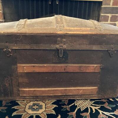 Antique â€¢ Camel Back â€¢ Trunk â€¢ (30â€w x 16â€d x 21â€H â€¢ 90 US 