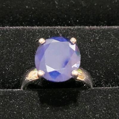 9 Carat Sapphire Ring in 14kt Gold