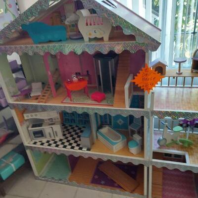 Doll house with furniture 