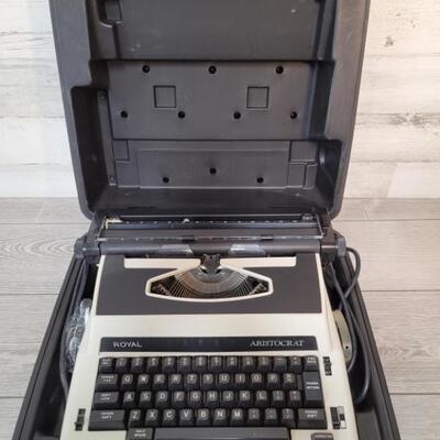 Vintage Royal Typewriter in Case