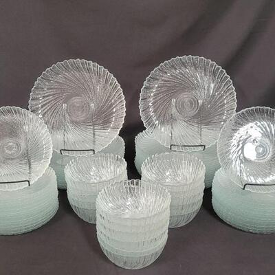 (86) Arcoroc Seabreeze Clear Swirl Pattern:
26- Dinner Plates
42- Salad/Dessert
18- Bowls
Arcoroc is Made in France