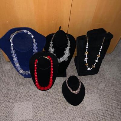 YES more Jewelery 