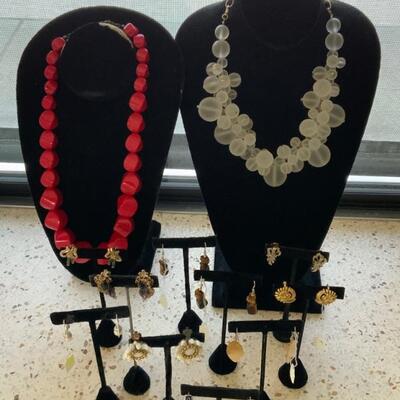 WOW yes more jewelry
